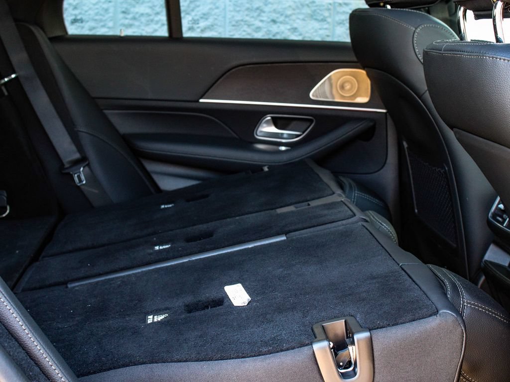 Used 2025 Mercedes-Benz GLE 450e 4MATIC w/ AMG Line Interior image 39