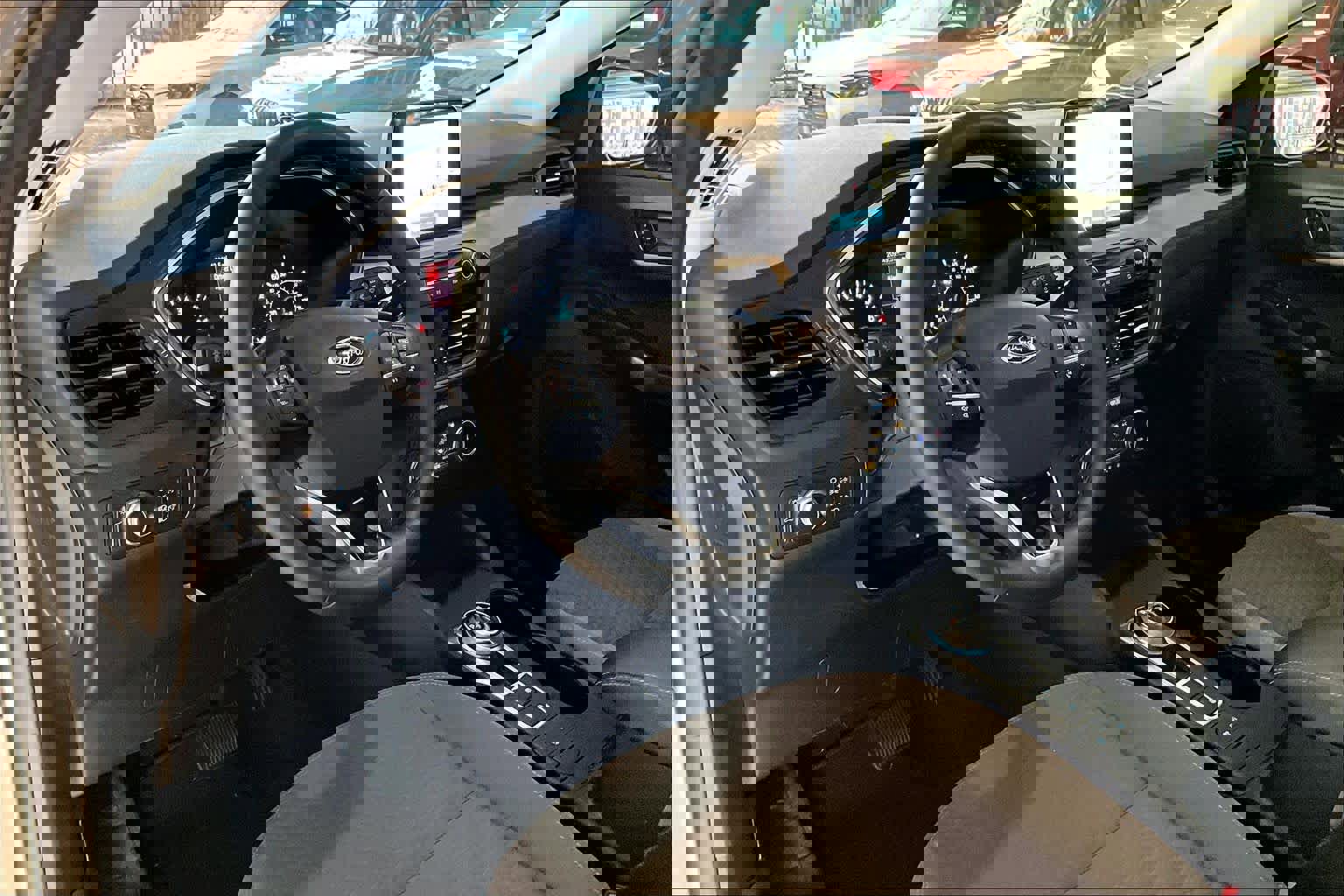 Used 2022 Ford Escape SE w/ SE Sport Appearance Package image 17