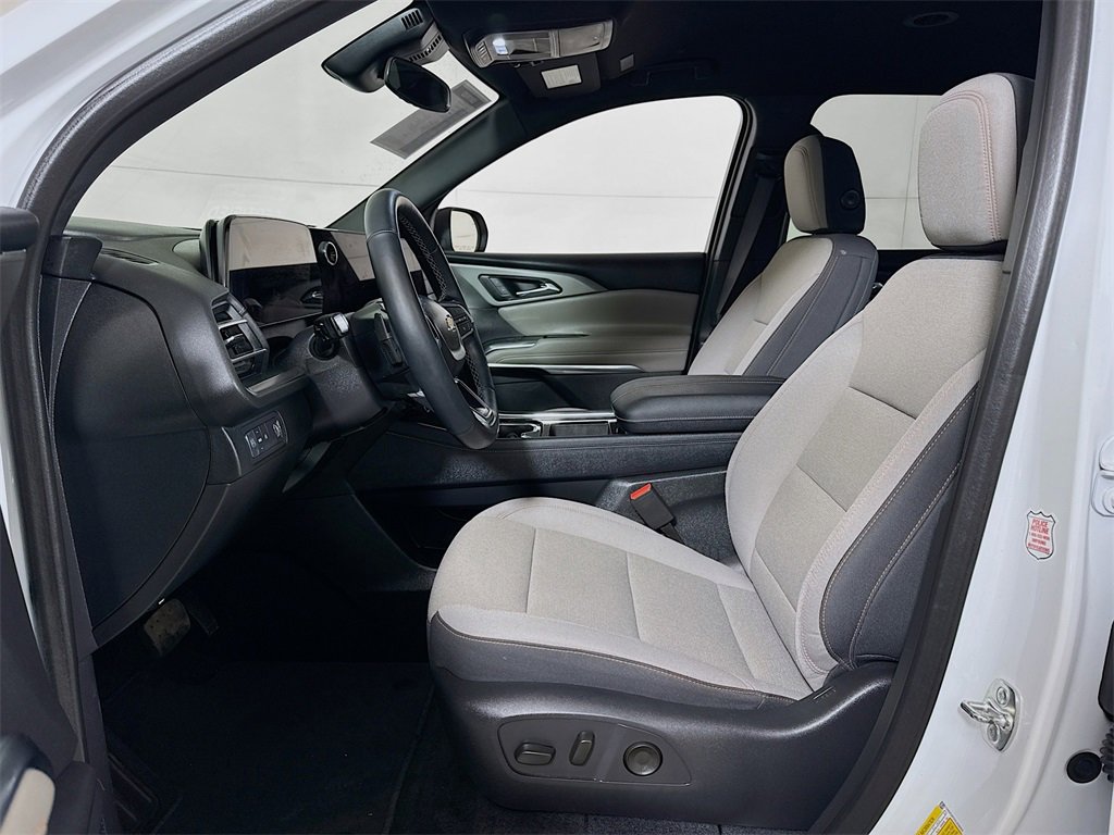Certified 2025 Chevrolet Traverse LT image 19