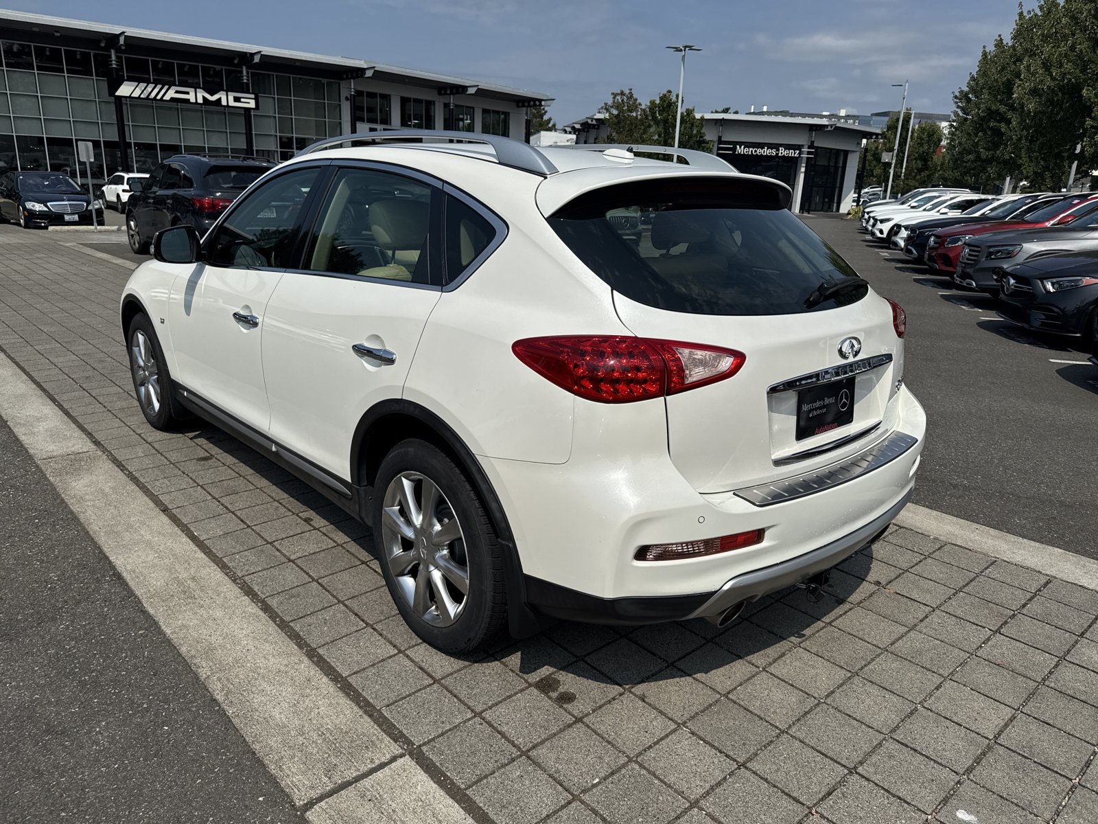 Used 2017 INFINITI QX50 AWD w/ Premium Plus Package image 7