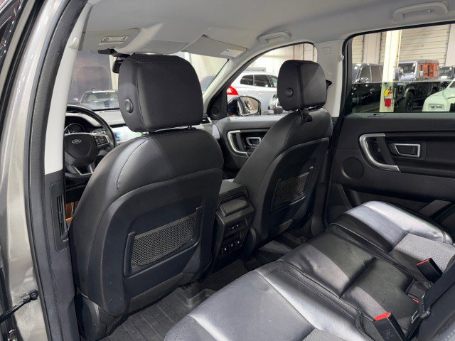 Used 2017 Land Rover Discovery Sport SE image 54