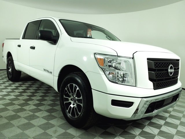 Used 2023 Nissan Titan SV image 13