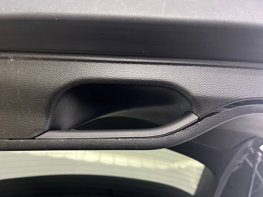 Used 2019 Jeep Cherokee Latitude w/ Popular Appearance Group image 14