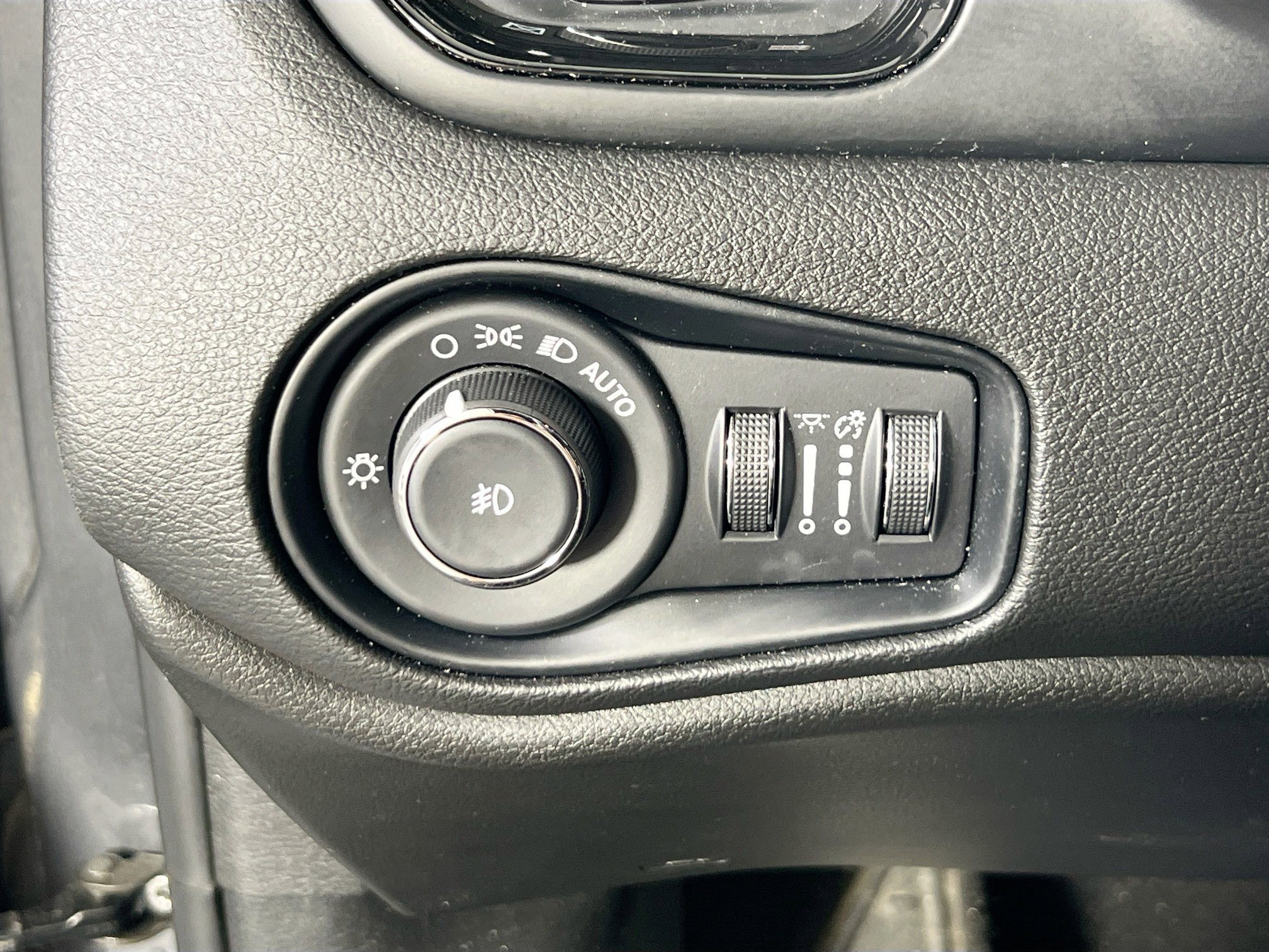 Used 2022 Jeep Renegade Altitude w/ Sun/Sound Group image 10