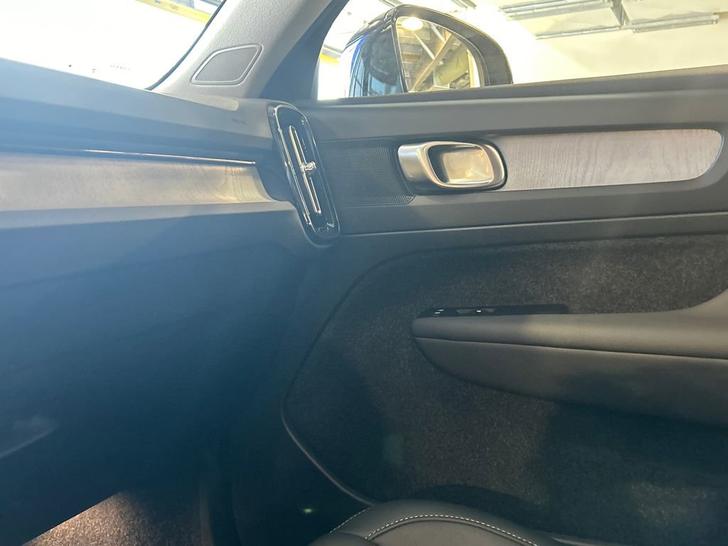 Used 2026 Volvo XC40 B5 Core w/ Climate Package image 20