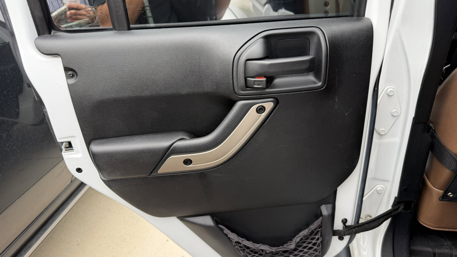 Certified 2016 Jeep Wrangler Unlimited Sahara AWD/4WD image 17
