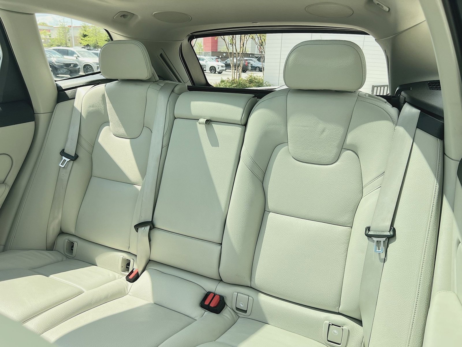 Certified 2023 Volvo XC60 B5 Plus w/ Protection Package Premier AWD/4WD image 33