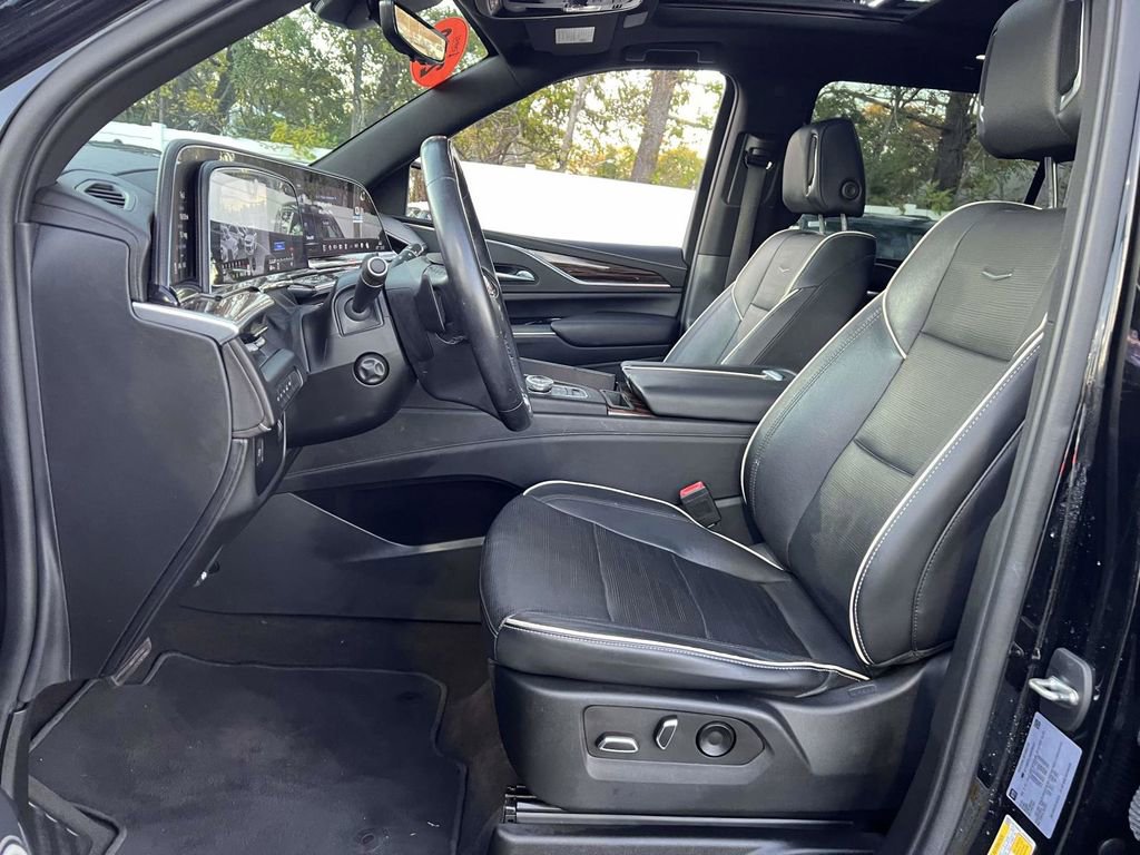 Used 2022 Cadillac Escalade ESV Premium Luxury image 13
