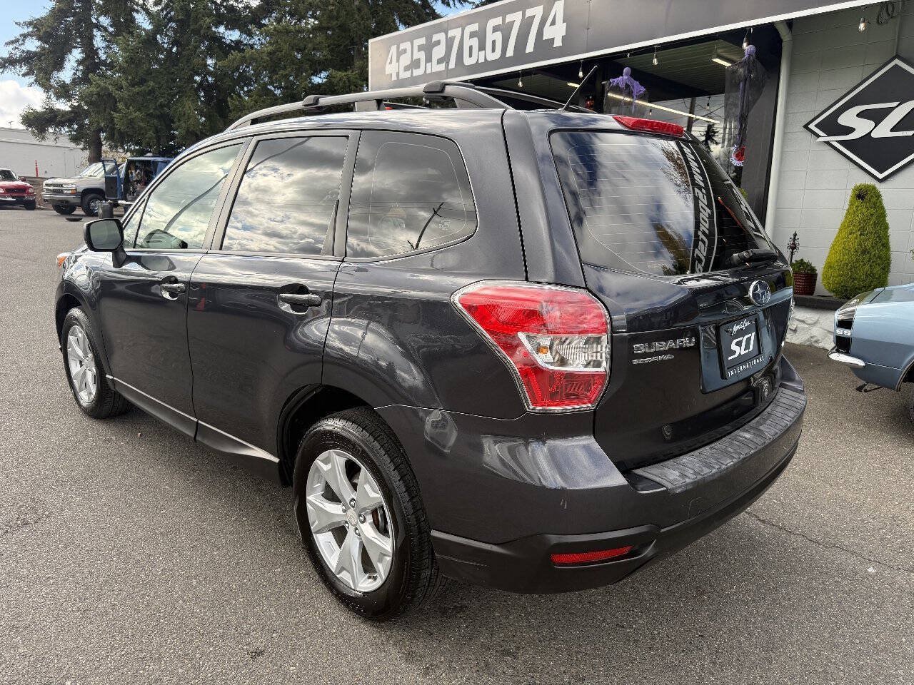 Used 2015 Subaru Forester 2.5i w/ Alloy Wheel Package AWD/4WD image 3