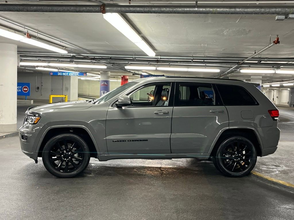 Used 2020 Jeep Grand Cherokee Altitude image 30