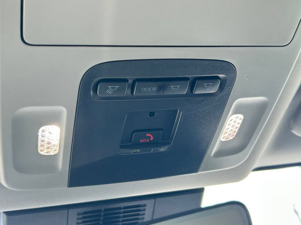 Used 2025 Toyota Camry XLE FWD image 18