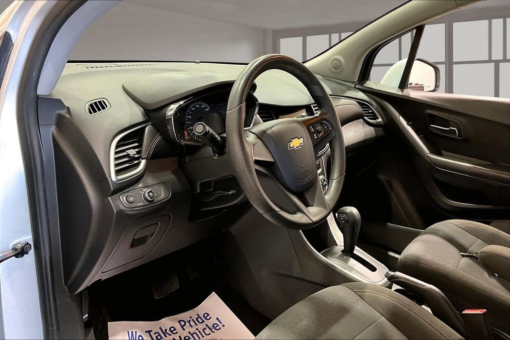 Used 2018 Chevrolet Trax LS FWD image 13