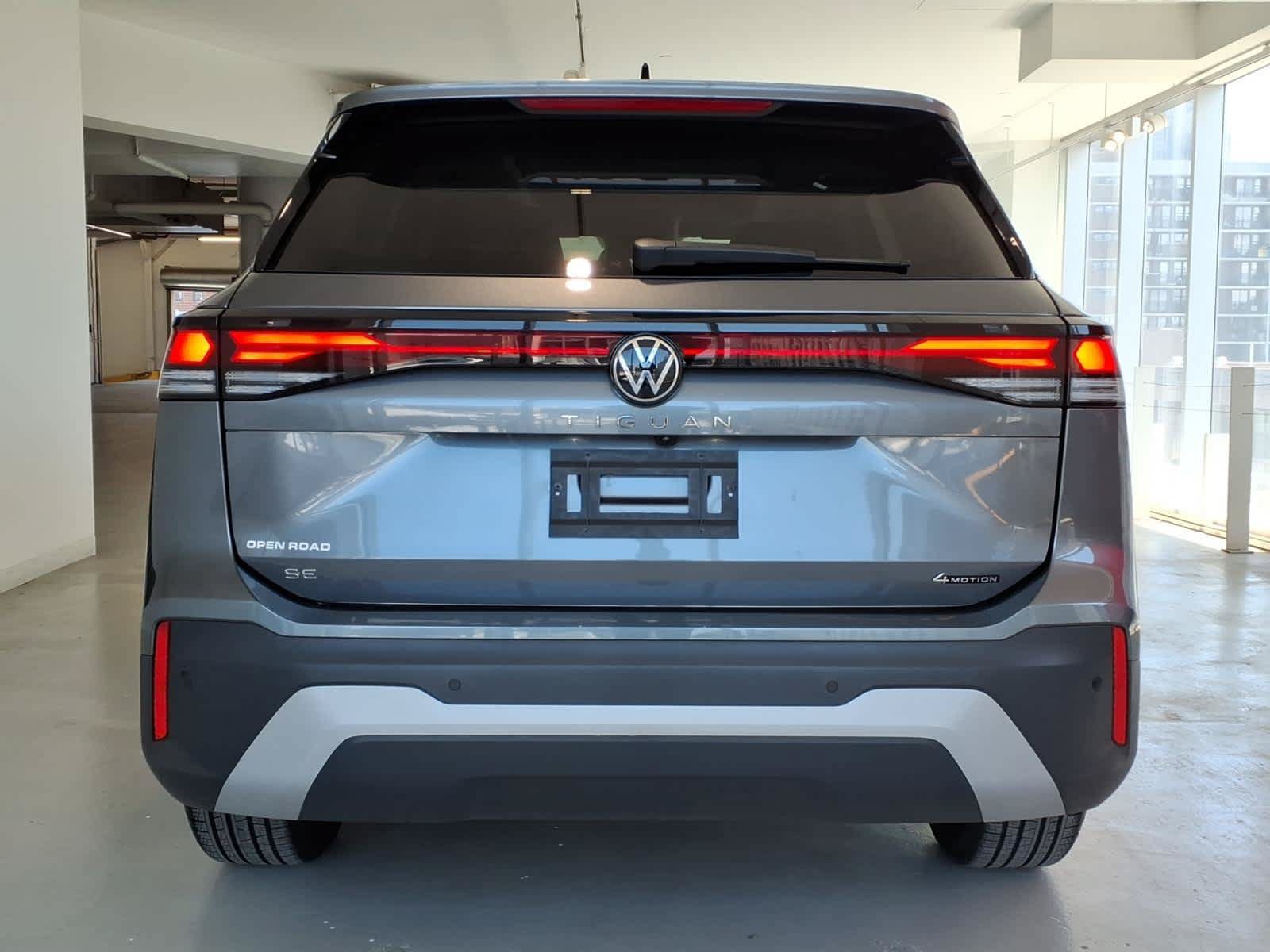 Used 2026 Volkswagen Tiguan SE w/ Panoramic Sunroof Package AWD/4WD image 3