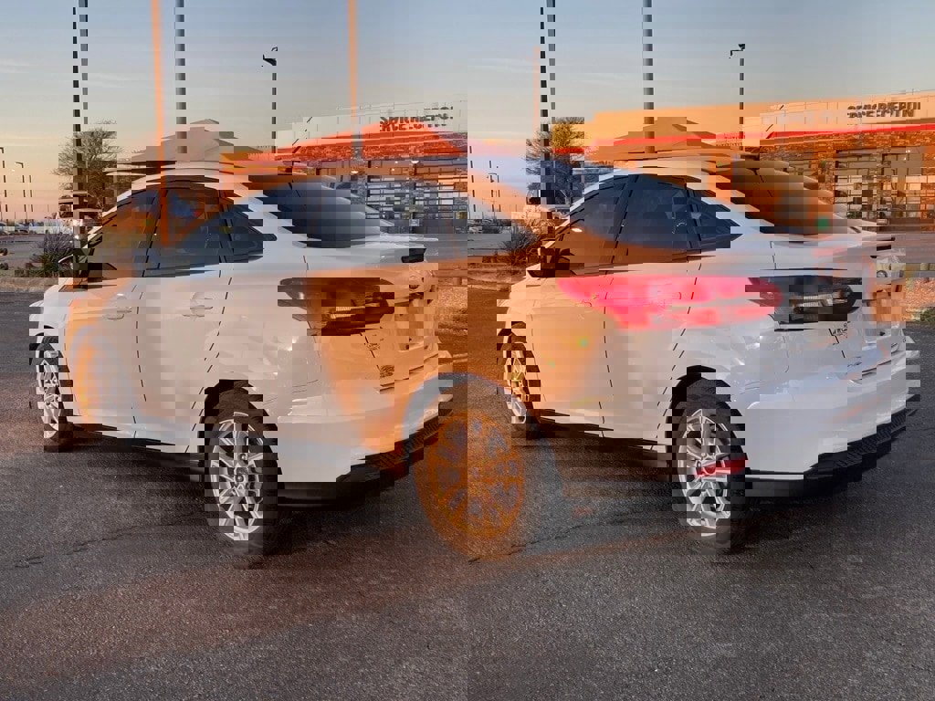 Used 2016 Ford Focus SE image 8