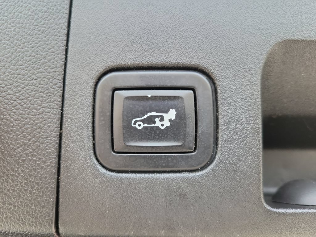 Used 2020 Cadillac XT4 Premium Luxury w/ Cold Weather Package AWD/4WD image 10