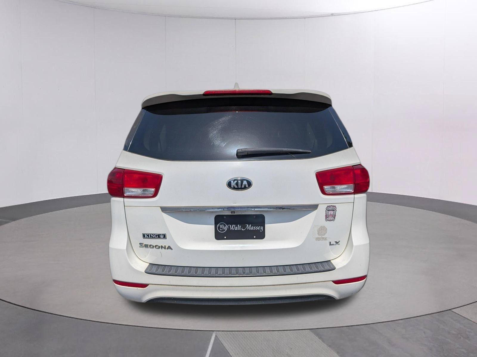 Used 2017 Kia Sedona LX FWD image 4