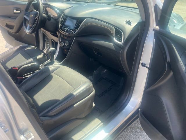 Used 2017 Chevrolet Trax LT w/ Driver Confidence Package FWD image 32