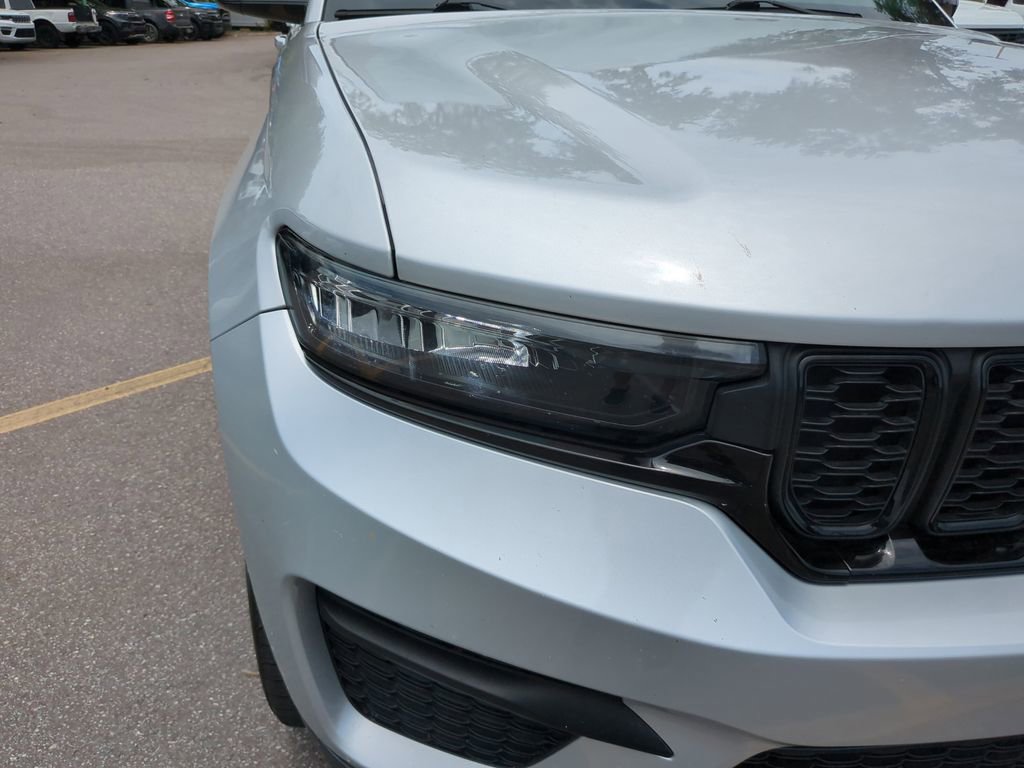 Used 2023 Jeep Grand Cherokee Altitude AWD/4WD image 11