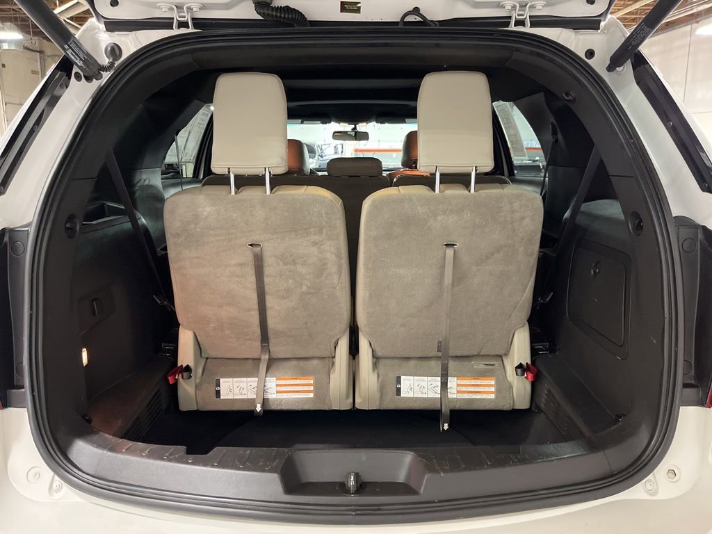 Used 2015 Ford Explorer XLT w/ Equipment Group 202A image 8