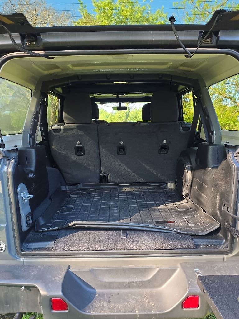 Used 2020 Jeep Wrangler Unlimited Sahara AWD/4WD image 22