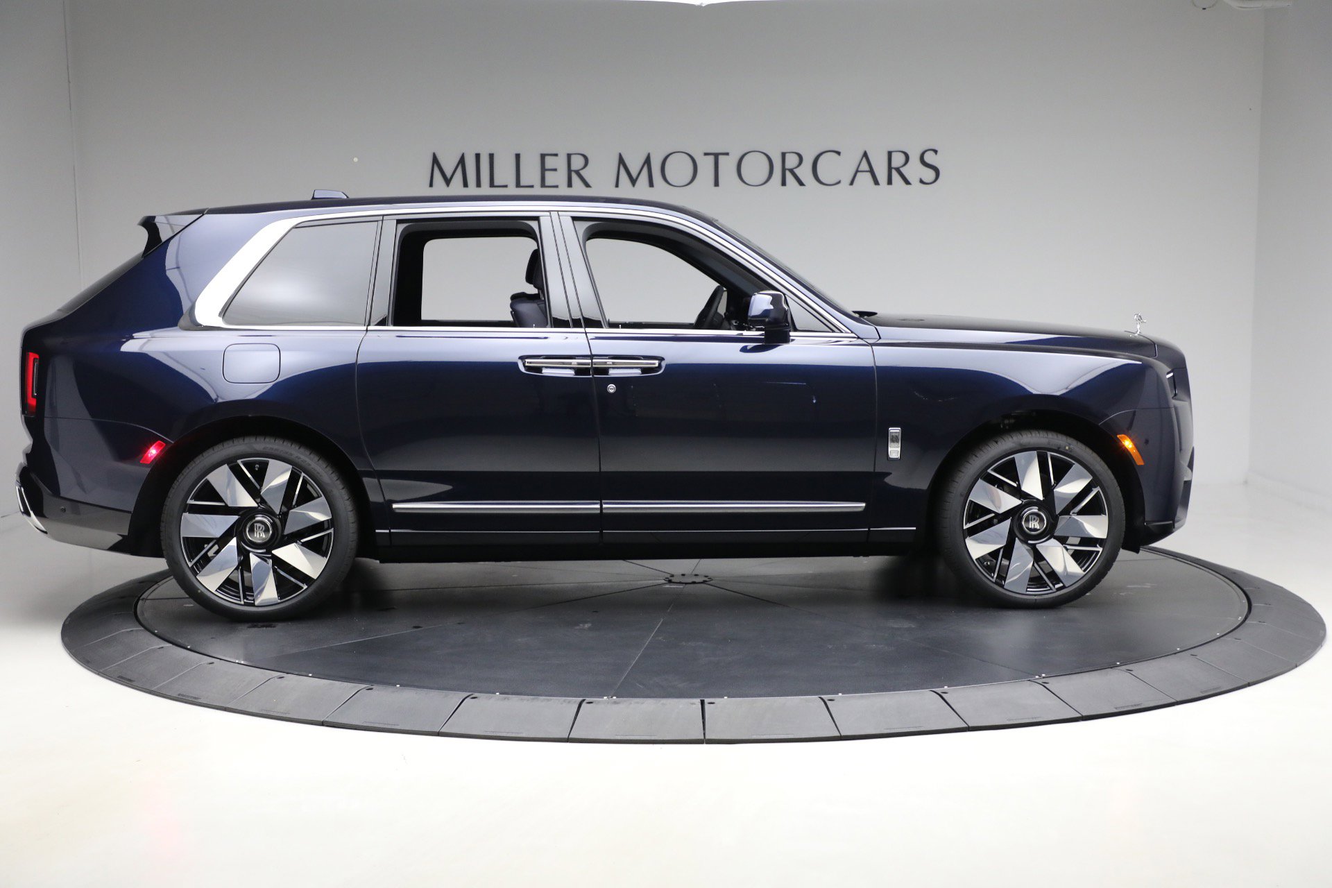 Used 2026 Rolls-Royce Cullinan image 3