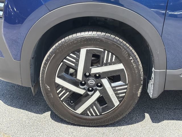 Certified 2025 Nissan Kicks SV FWD image 11