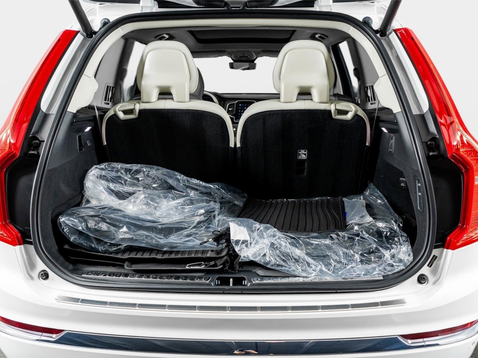 Used 2025 Volvo XC90 B6 Ultra w/ Protection Package Premier image 59