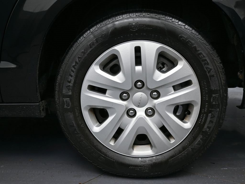 Used 2018 Dodge Grand Caravan SE w/ UConnect Hands-Free Group image 10