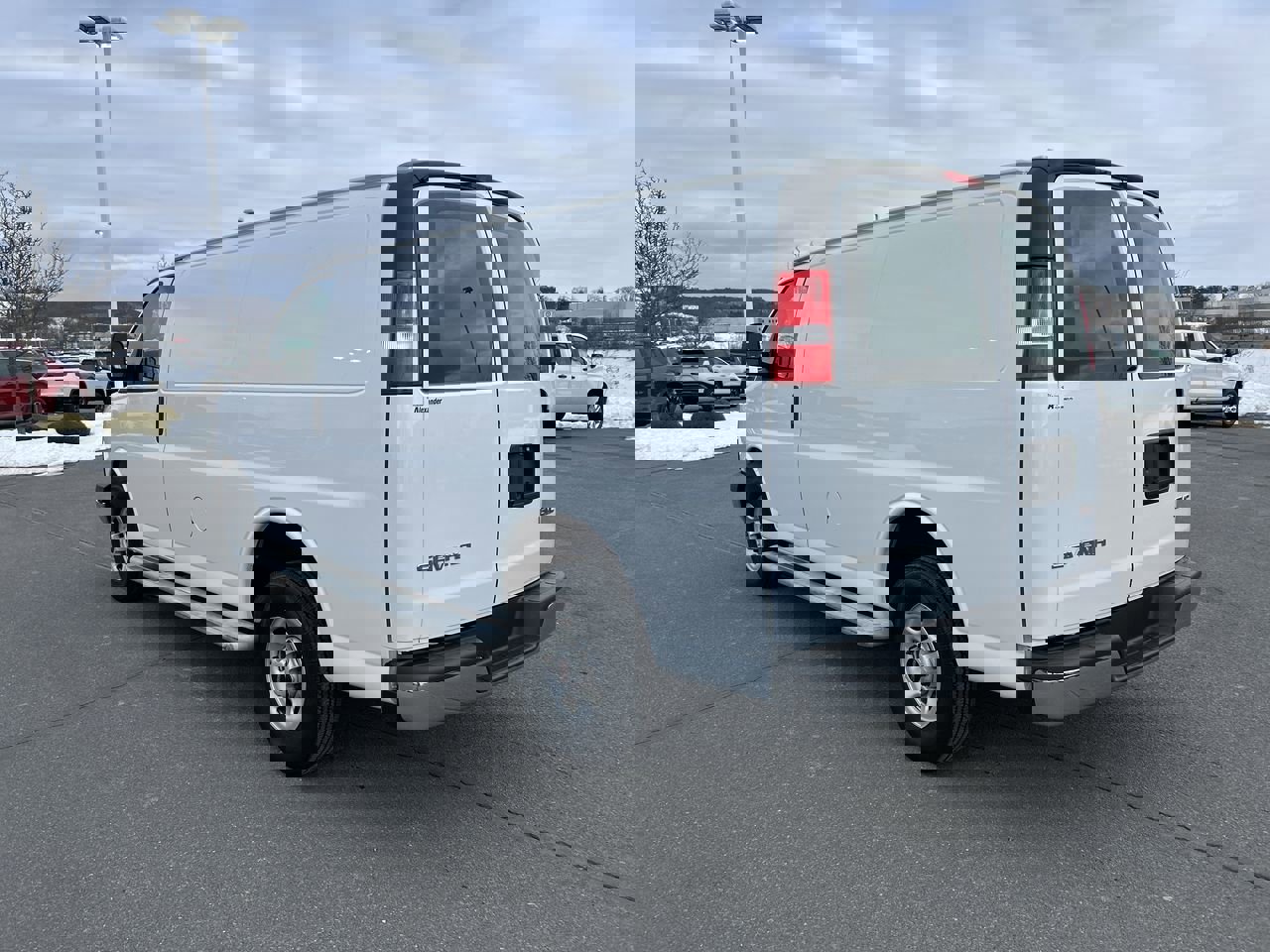 Used 2024 GMC Savana 2500 w/ Driver Convenience Package image 5