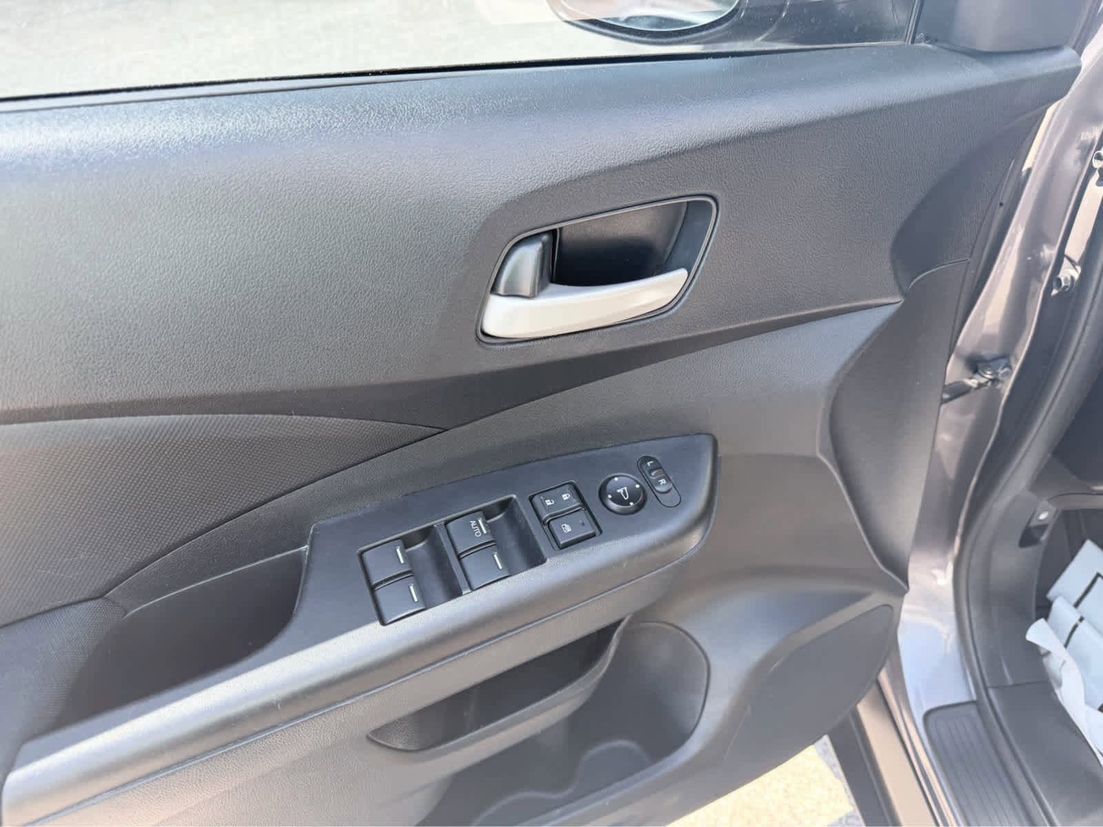 Used 2015 Honda CR-V LX image 17