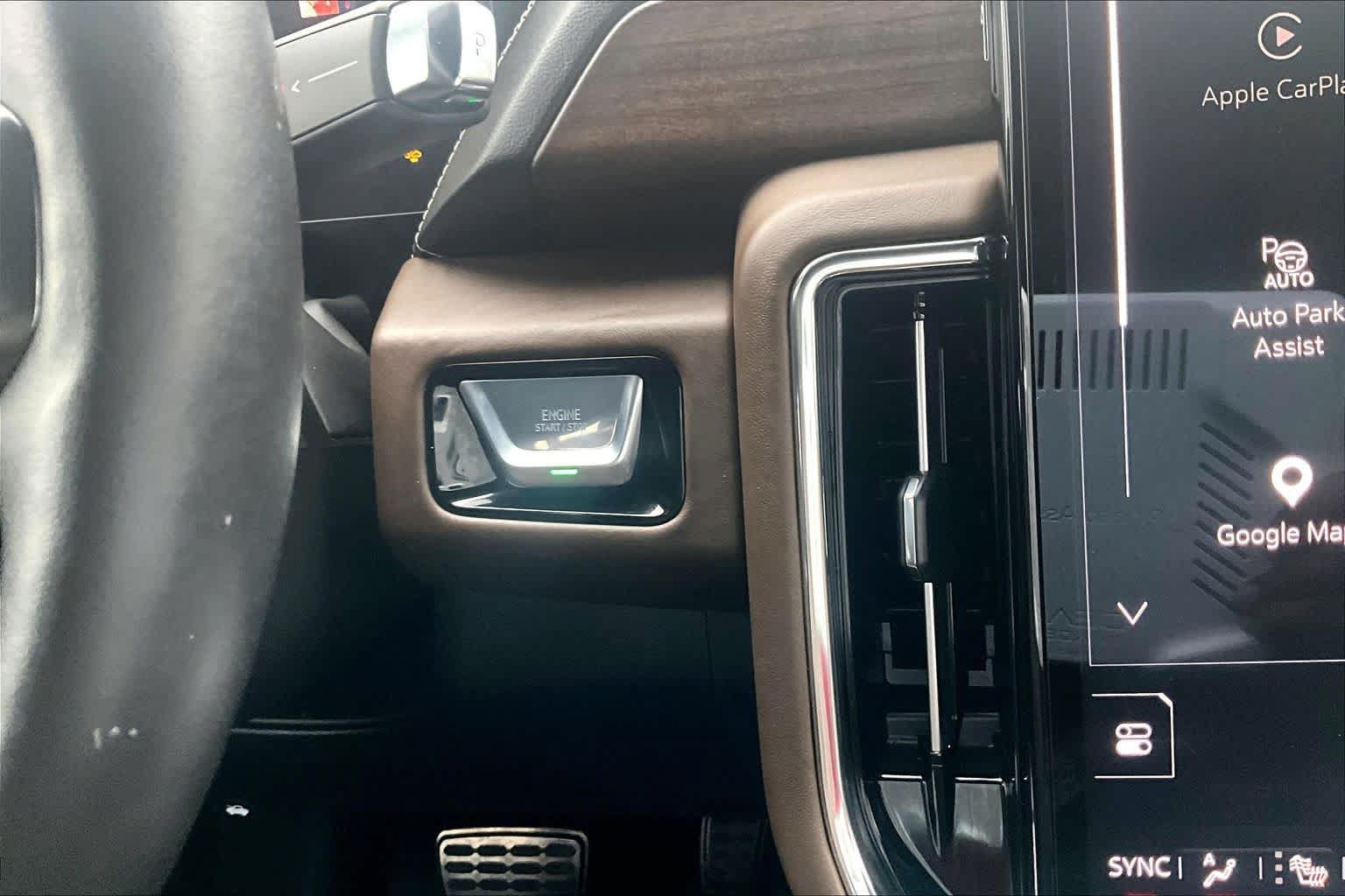 Used 2025 GMC Yukon Denali Ultimate w/ LPO, Floor Liner Package AWD/4WD image 35