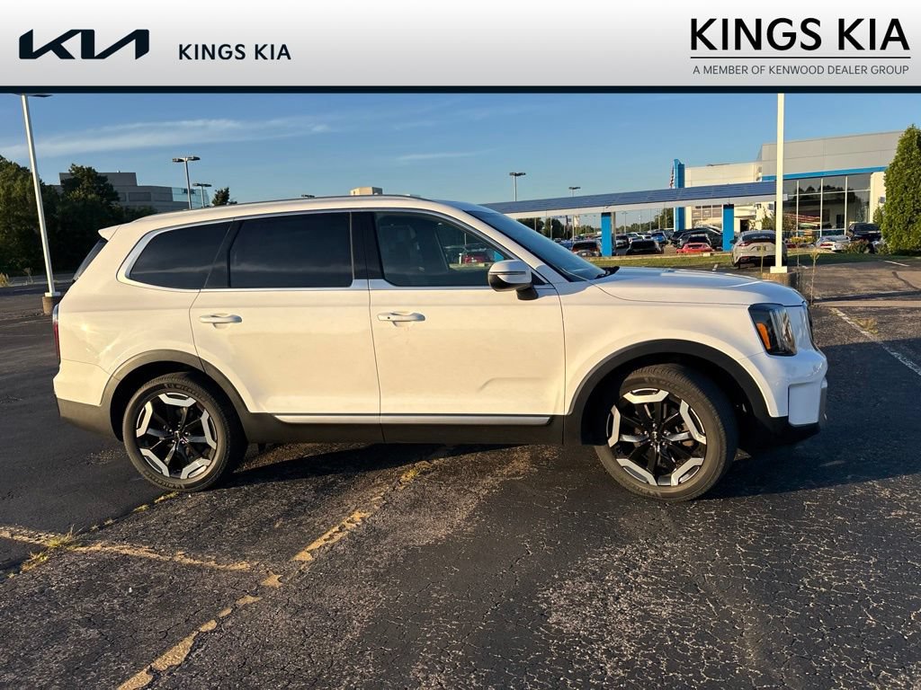 Used 2023 Kia Telluride EX FWD image 4