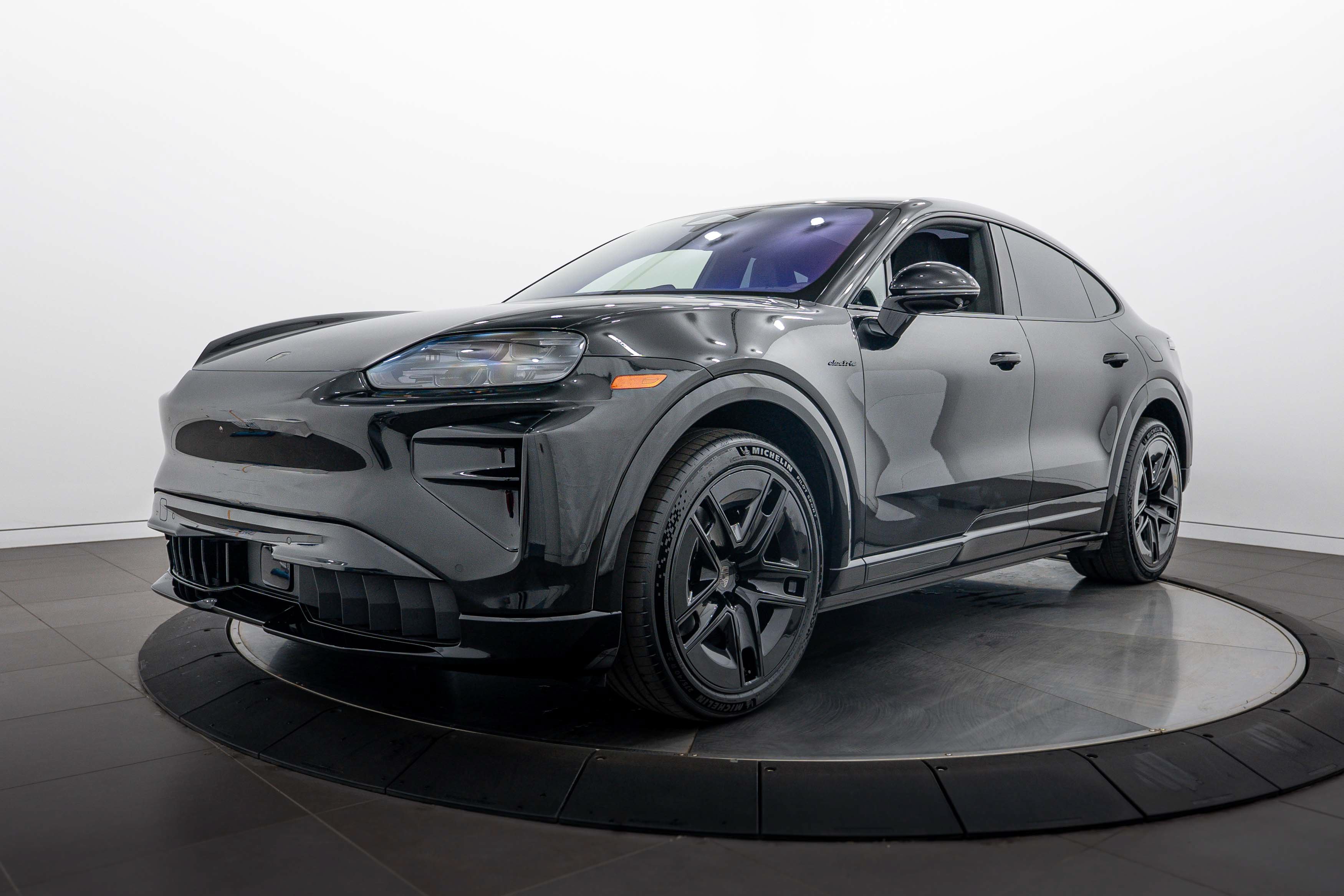 New 2026 Porsche Cayenne Turbo AWD/4WD image 1