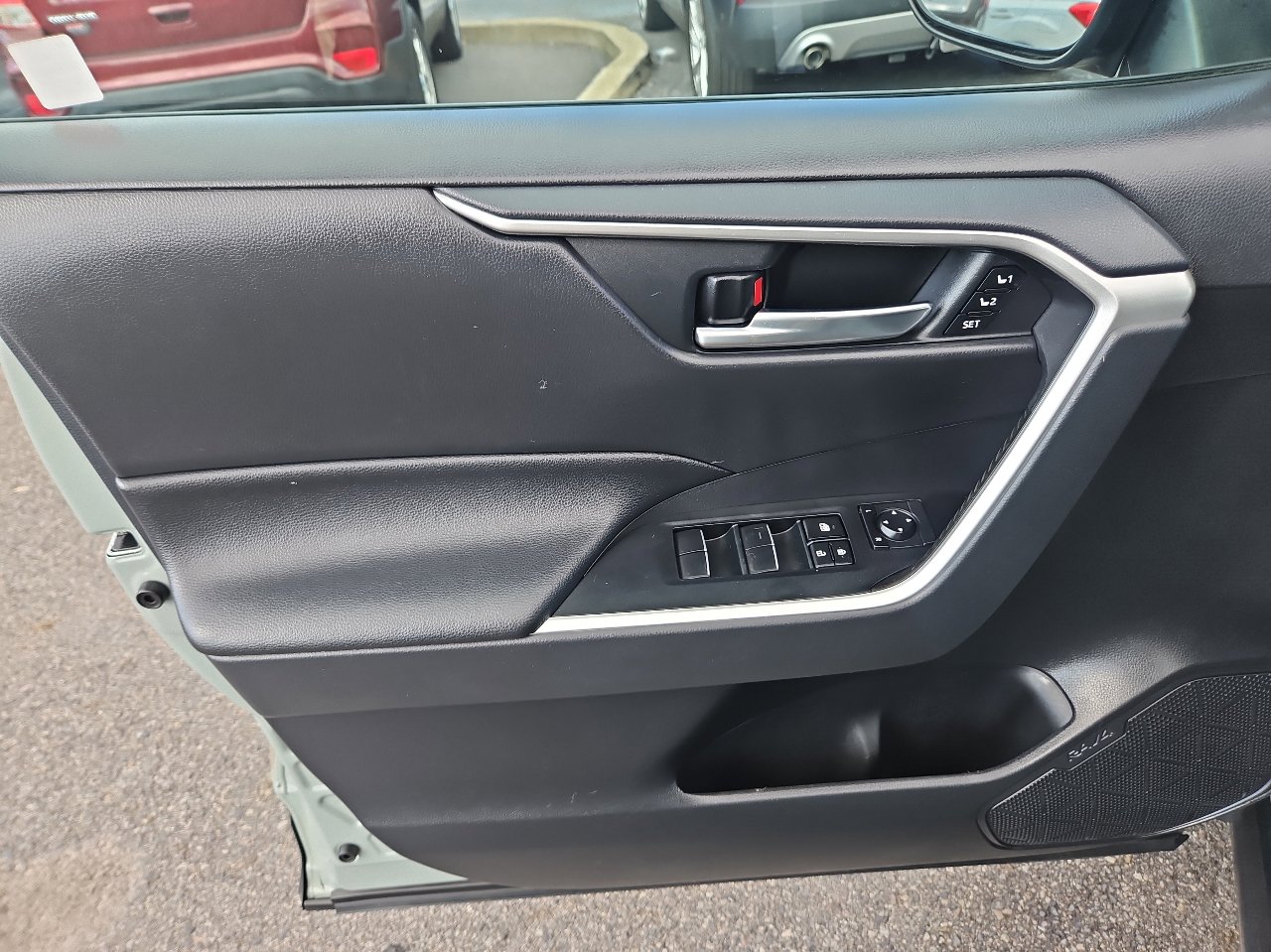 Used 2019 Toyota RAV4 XLE Premium image 14