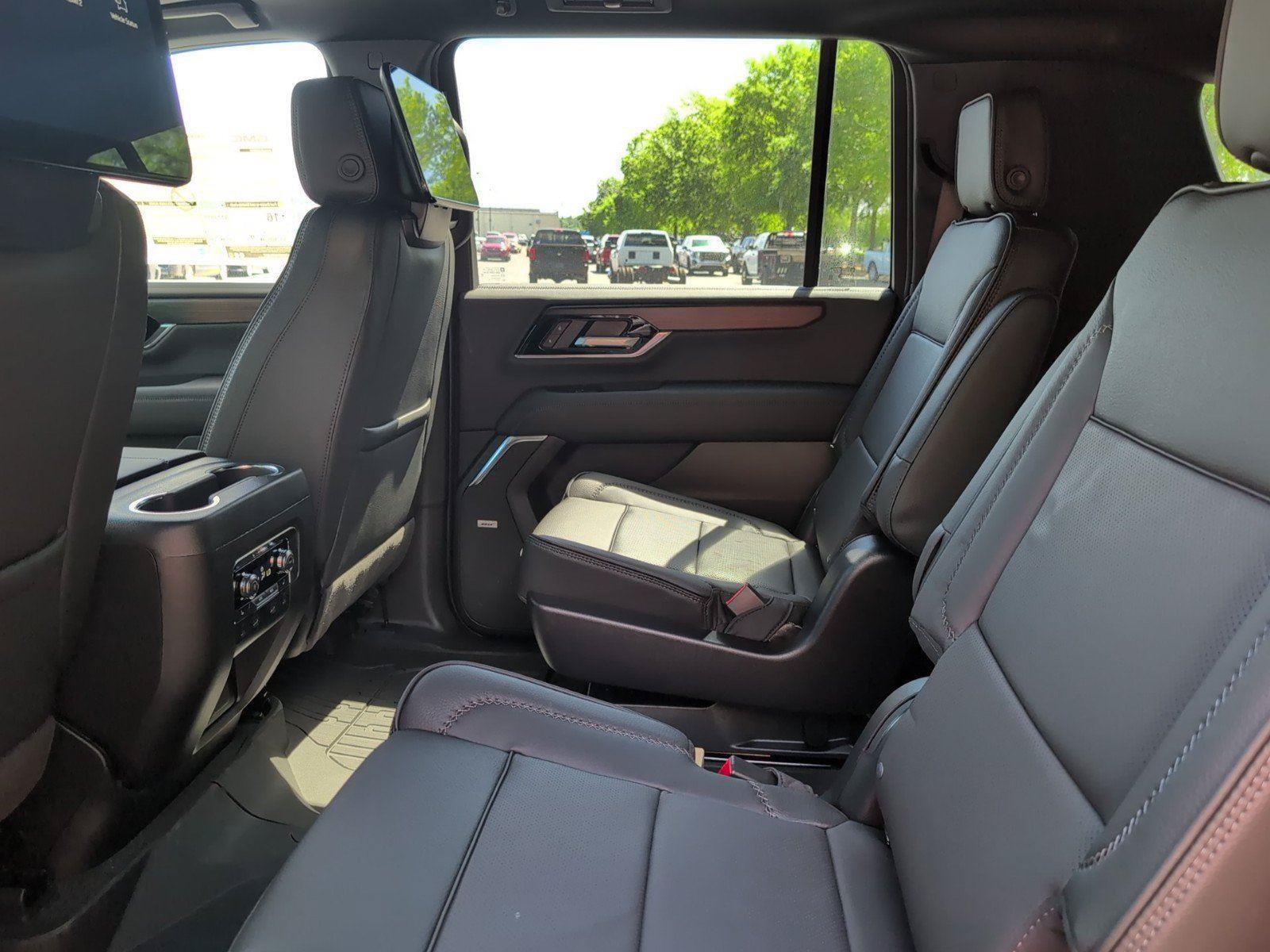 New 2026 GMC Yukon XL Denali w/ Denali Reserve Package AWD/4WD image 51