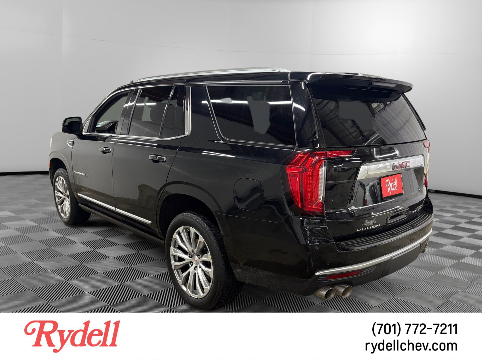 Used 2024 GMC Yukon Denali w/ Denali Reserve Package AWD/4WD image 3