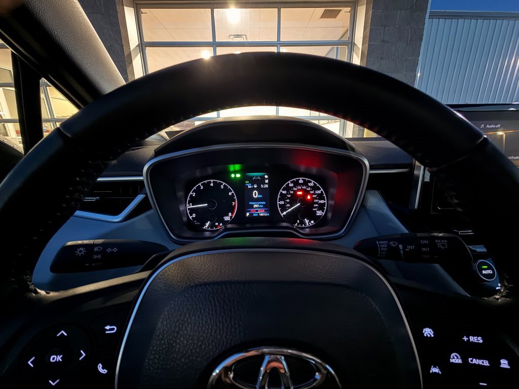 Used 2023 Toyota Corolla SE w/ SE Premium Package image 3