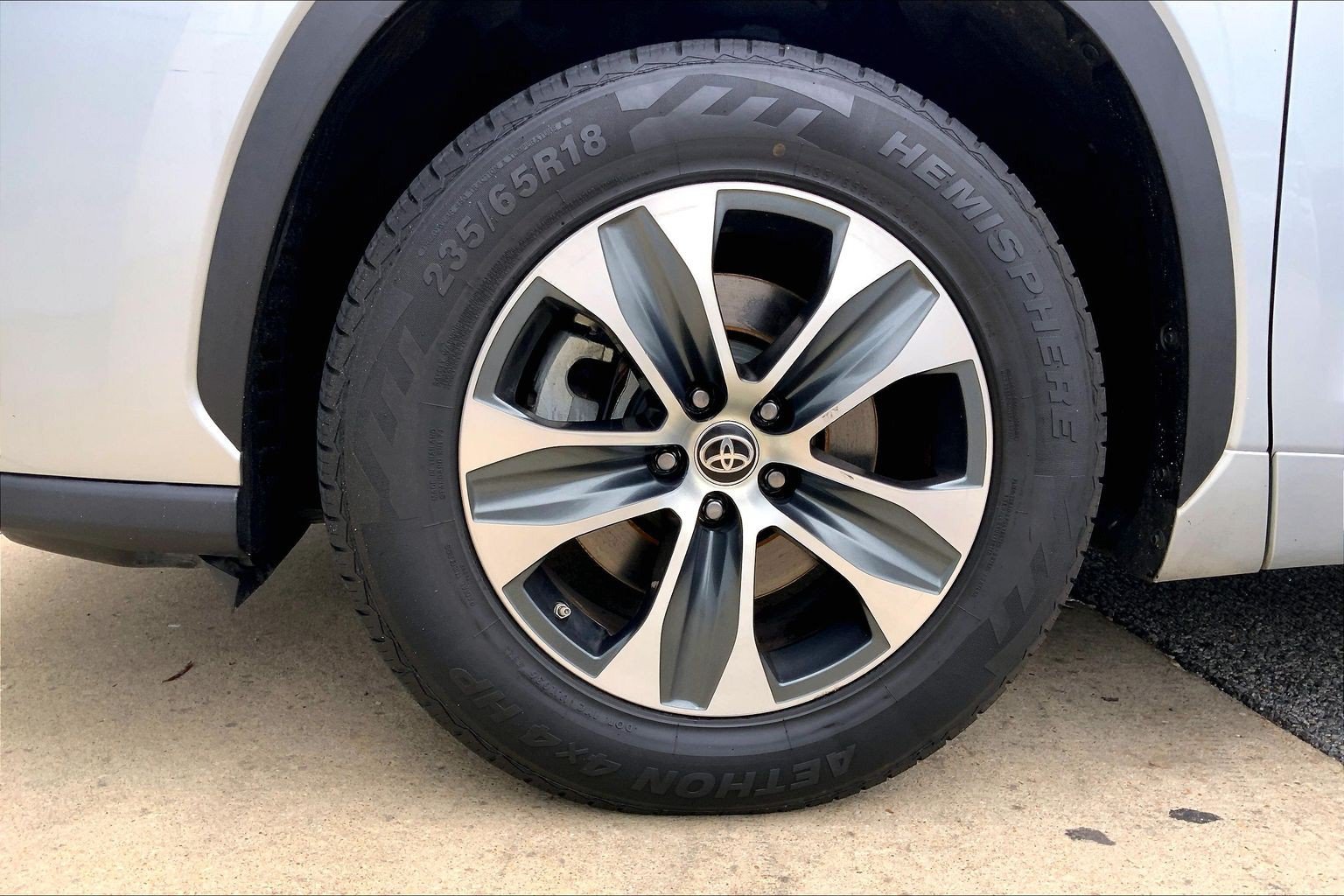Used 2021 Toyota Highlander XLE FWD image 11