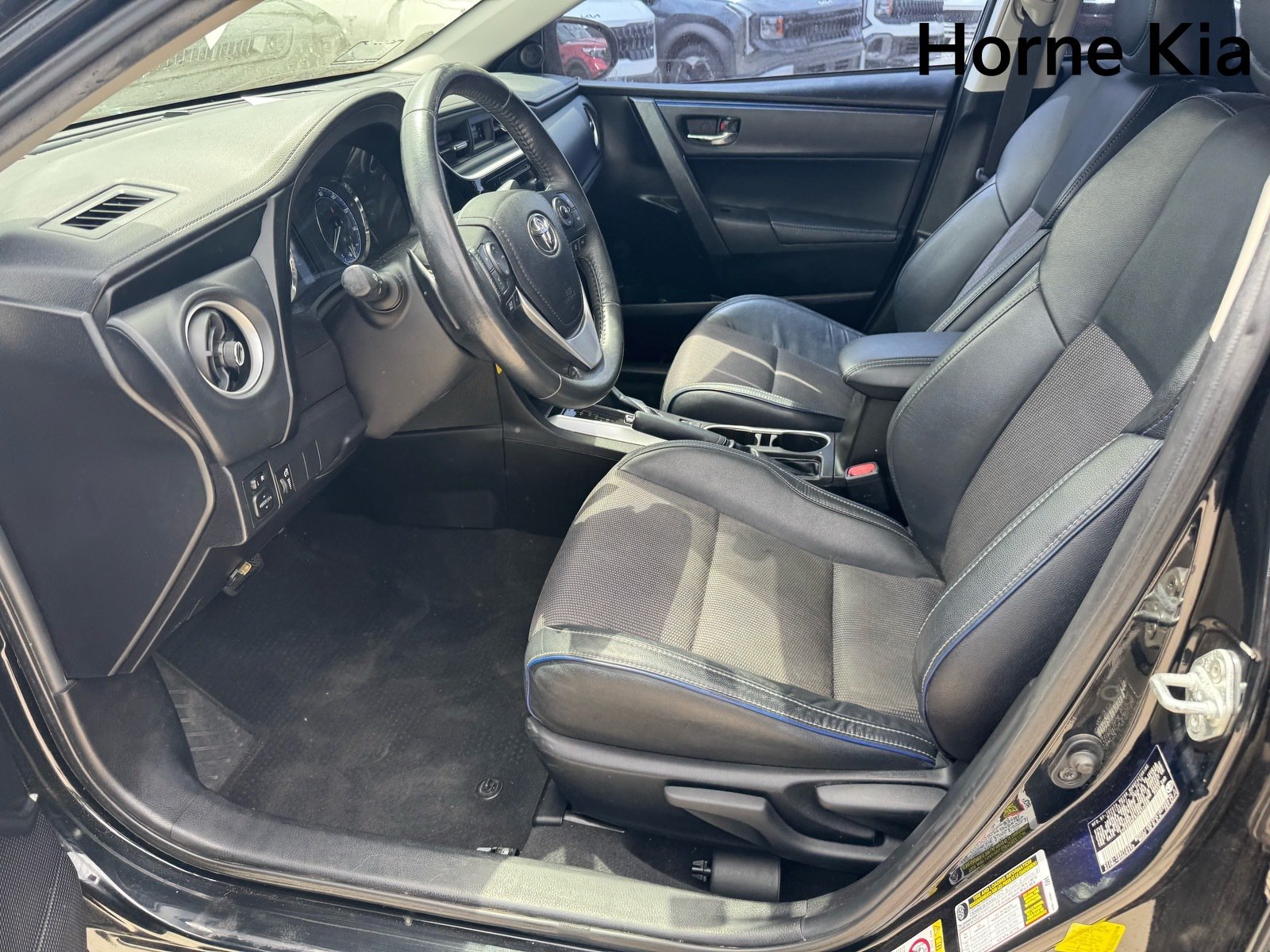 Used 2018 Toyota Corolla SE w/ Carpet Mat Package (TMS) FWD image 10