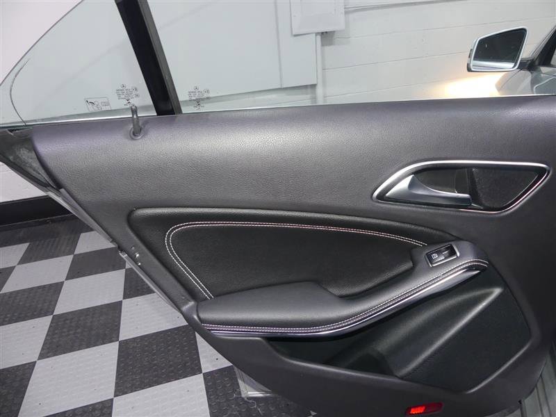 Used 2015 Mercedes-Benz CLA 250 4MATIC image 23