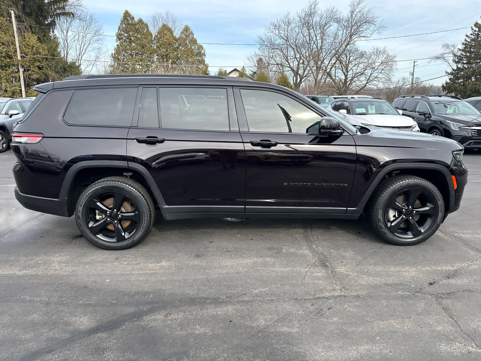 Used 2023 Jeep Grand Cherokee L Limited w/ Luxury Tech Group II image 2