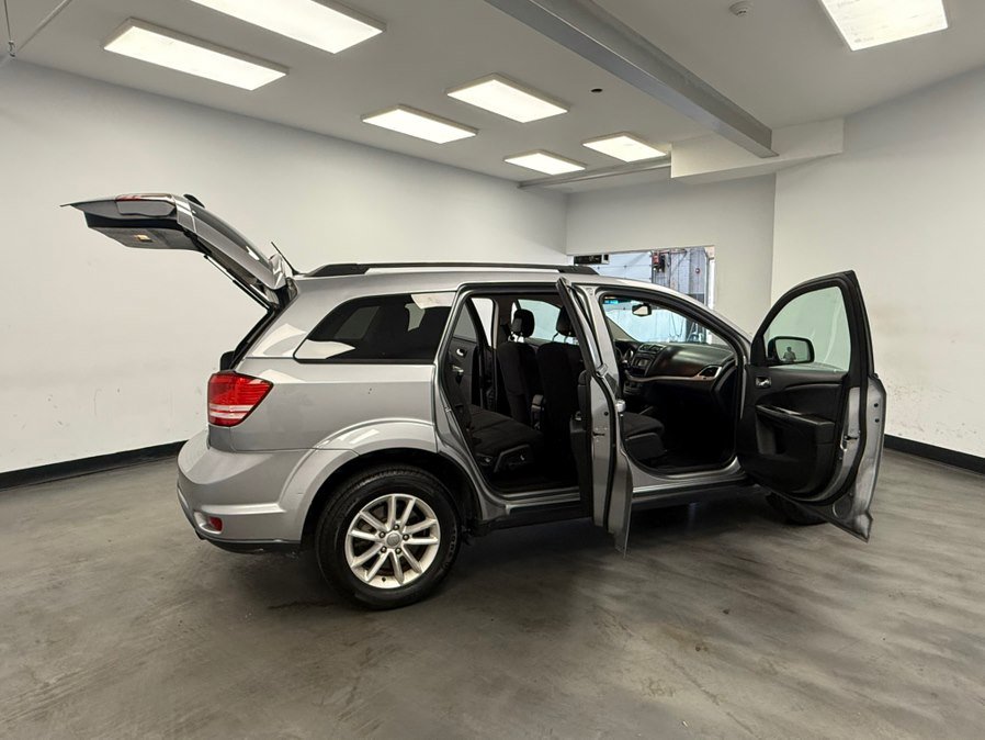 Used 2017 Dodge Journey SE w/ Flexible Seating Group FWD image 32