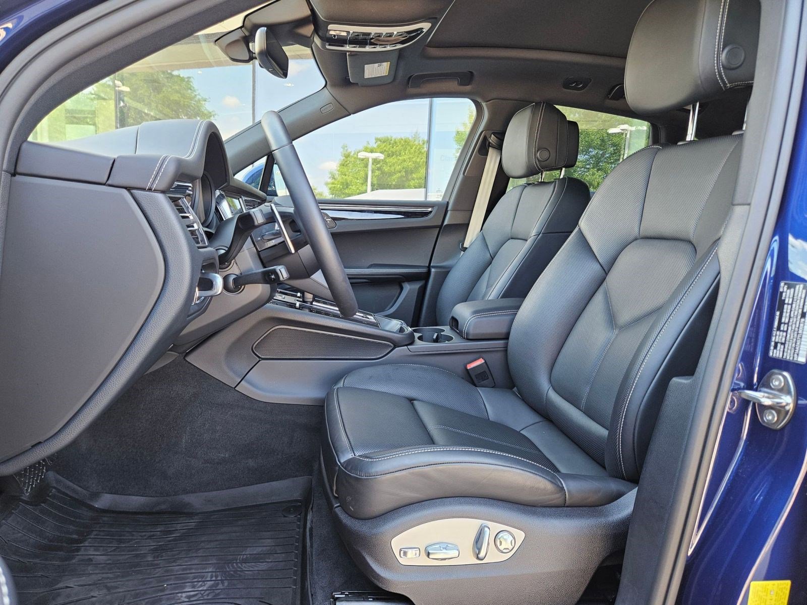 Certified 2026 Porsche Macan image 5