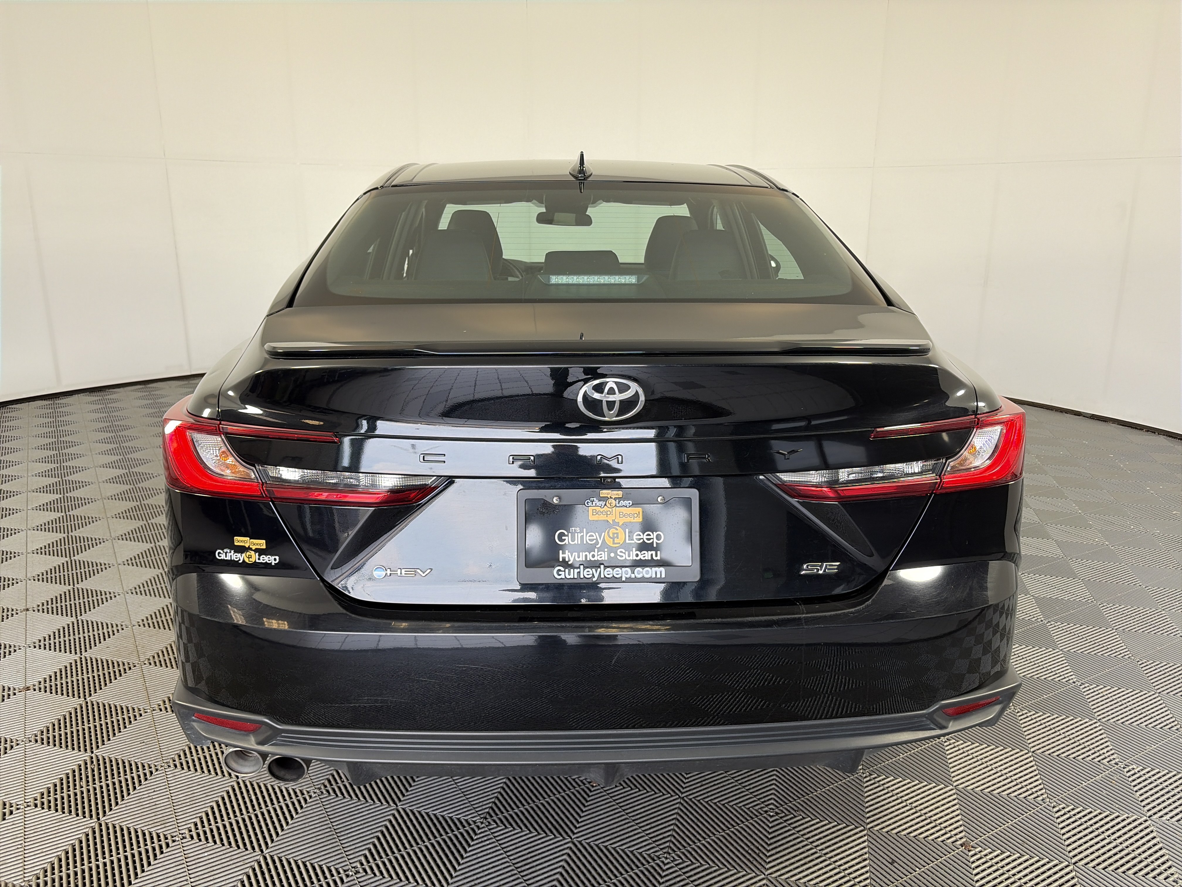 Used 2025 Toyota Camry SE FWD image 9