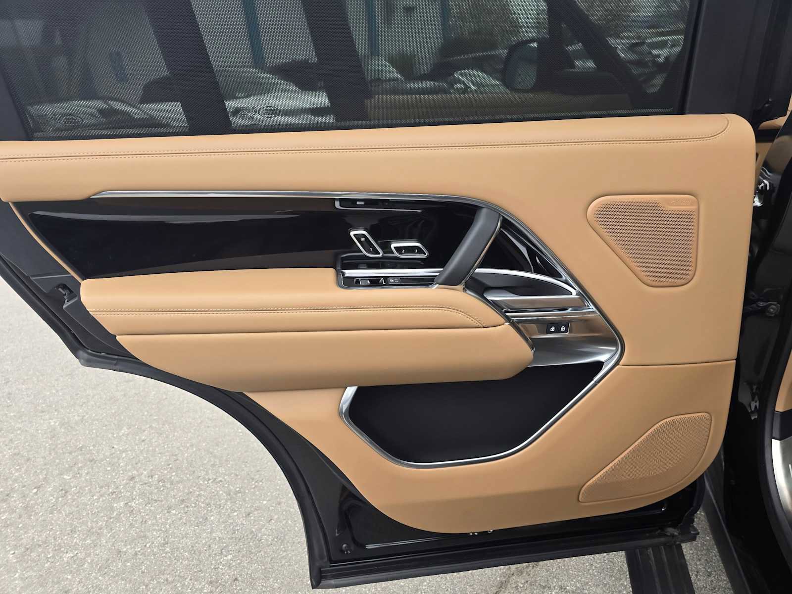 New 2025 Land Rover Range Rover Long Wheelbase SE image 22