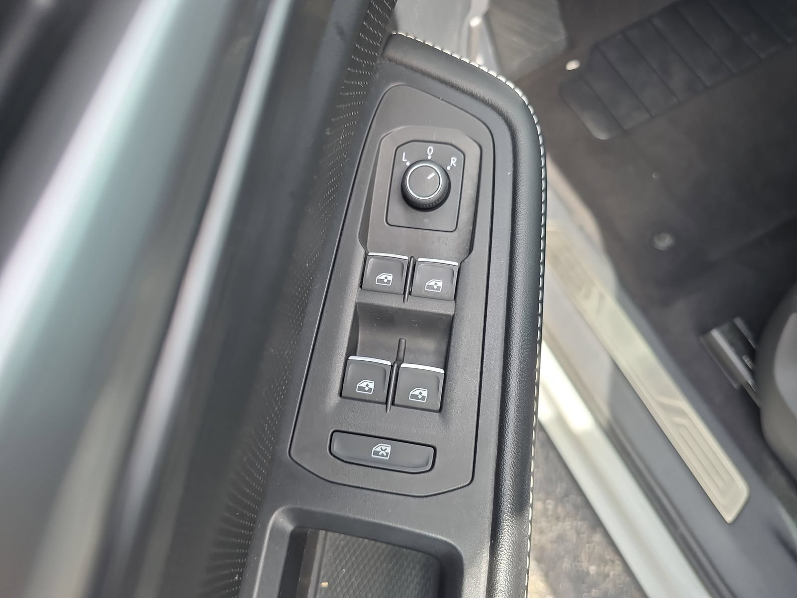 Used 2024 Volkswagen Atlas Cross Sport SE w/ Panoramic Sunroof Package FWD image 14