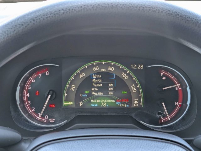 Used 2025 Toyota RAV4 XLE FWD image 25