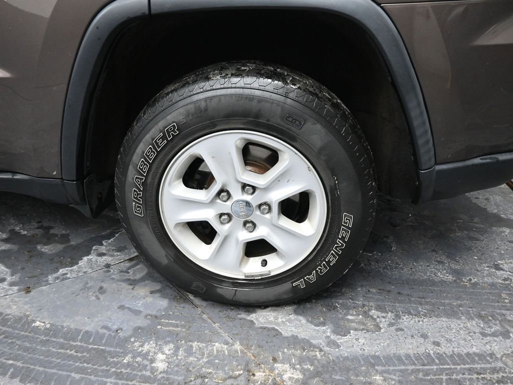 Used 2017 Jeep Grand Cherokee Laredo w/ Quick Order Package 23E image 13