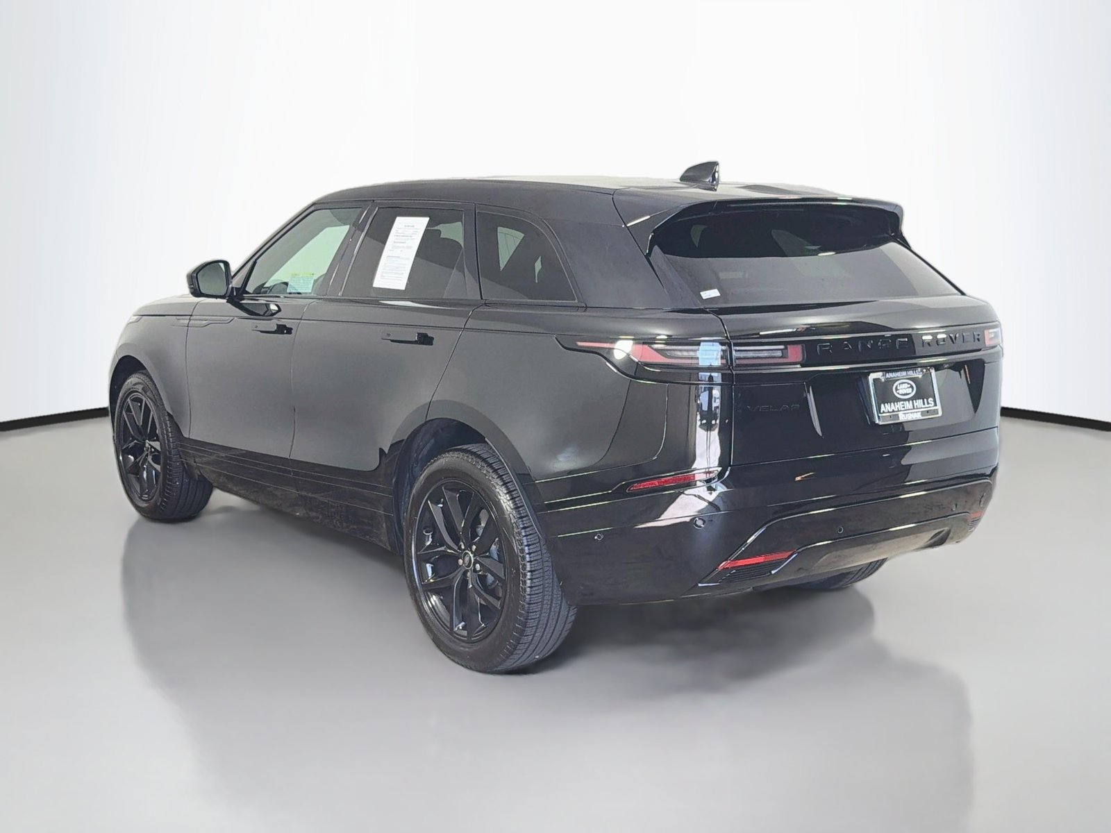 Used 2026 Land Rover Range Rover Velar Dynamic SE AWD/4WD image 3