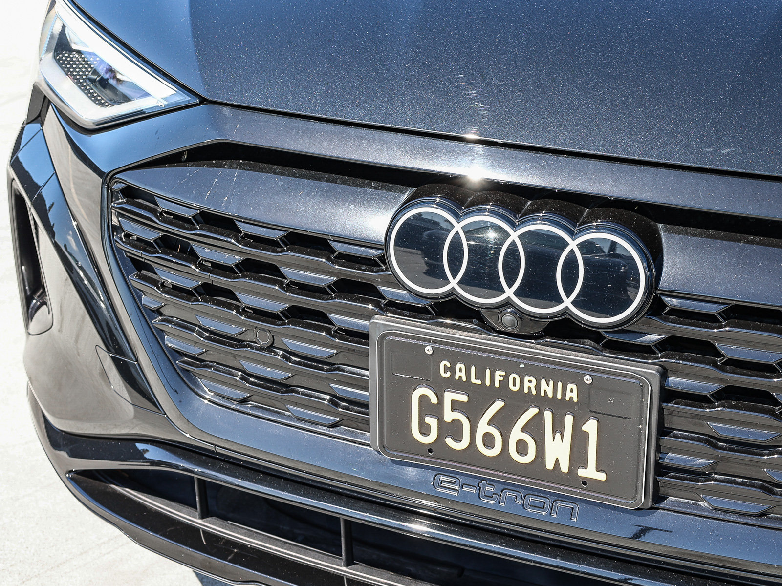 Used 2024 Audi Q8 e-tron Premium AWD/4WD image 11